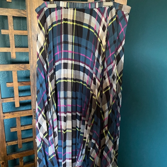 Vince Camuto NWT blue multicolour plaid pleated skirt, US L, mint. - Picture 2 of 4